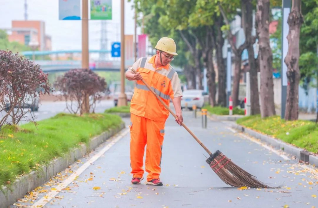 “五一”我在崗丨高埗“城市美容師”劉建剛：奏響城市蘇醒的第一樂(lè )章